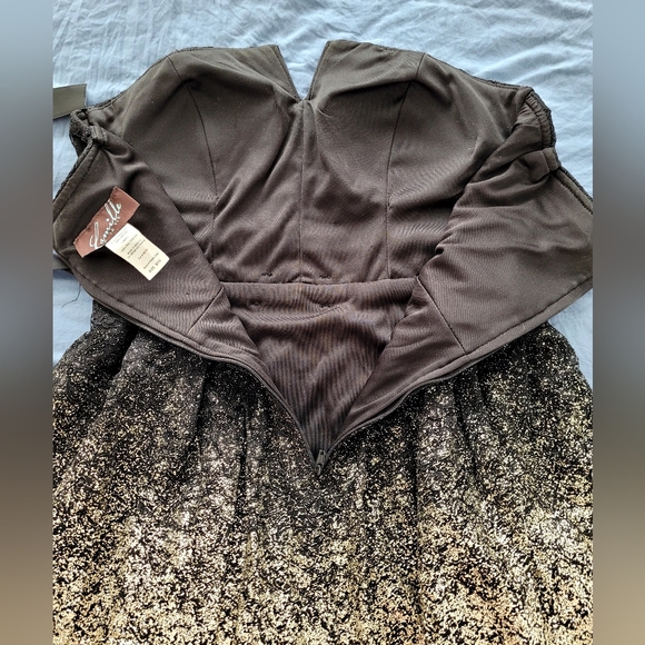Beautiful strapless Prom Dress/Formal. Black and Gold. Sz 9/10 - Picture 9 of 11